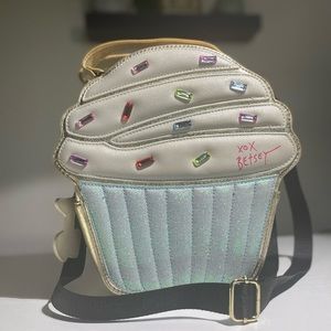 Betsy Johnson | Cupcake Lunchbox